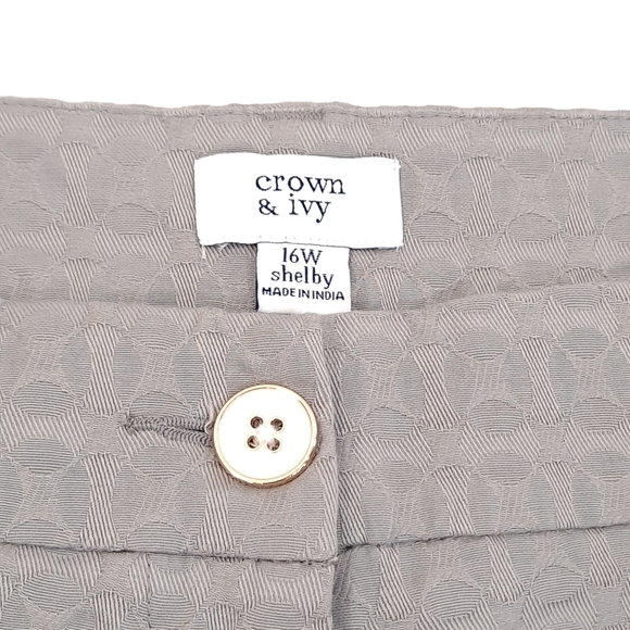 Crown & Ivy Shelby Women's Shorts Scalloped Hem Gray Textured Stretch - Sz 16W - Picture 7 of 9